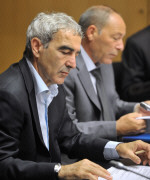 Entscheidung: Domenech bleibt Entscheidung: Domenech bleibt