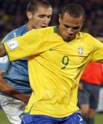 Seleção schießt Italien ab