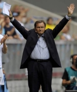 Ewald Lienen wechselt zu Olympiakos Piräus Ewald Lienen wechselt zu Olympiakos Piräus