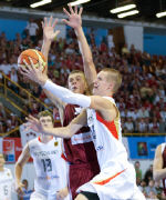 Deutsche Basketballer erreichen Zwischenrunde