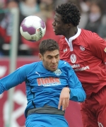 Kaiserslautern wieder Spitze, Rekordkulisse in Düsseldorf
