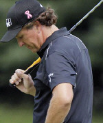 Hoffman wie entfesselt, Woods bleibt Nummer eins