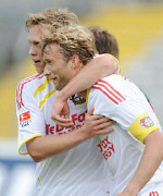 Leverkusen besiegt Schalke mit 4:0 Leverkusen besiegt Schalke mit 4:0