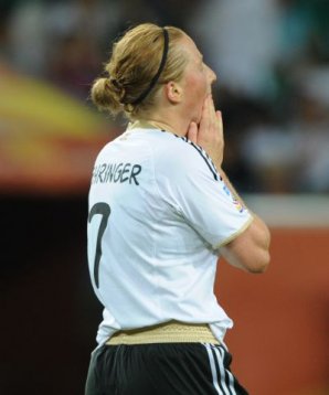 Ihre Flanken fanden zu selten das Ziel: Melanie Behringer Behringer Frauen WM 400x480