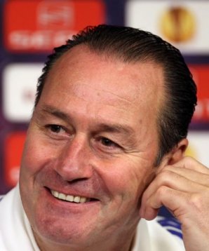 Schalke-Trainer Huub Stevens freut sich auf Milan Stevens, 400x480