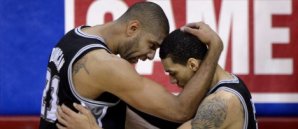 Tim Duncan und Danny Green feiern den Sieg basketball,nba,playoffs,western conference,spurs,duncan,green