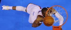 Westbrook versenkt einen Dunk basketball,westbrook,oklahoma city,thunder