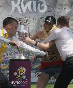 Euro 2012,ukraine,femen,protest