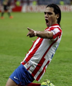 Radamel Falcao feiert seine Tore und den Cup fussball,falcao,atletico,athletic bilbao
