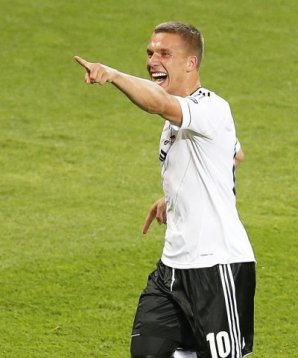 Lukas Podolski erzielte gegen Dänemark das 1:0 lukas podolski 400 dpa