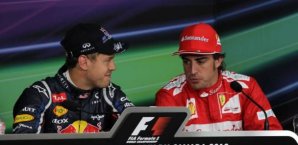 Sebastian Vettel verfolgt Fernando Alonso Sebastian Vettel und Fernando Alonso