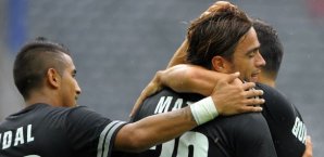 Matri holt sich die Glückwünsche von Vidal und Quagliarella ab Arturo Vidal,Allessandro Matri,Fabio Quagliarella,Jubel,Juventus,Hertha
