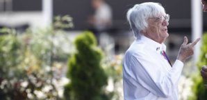 Bernie Ecclestone am Rande des GP von Ungarn Bernie Ecclestone,Hungaroring,Diskussion
