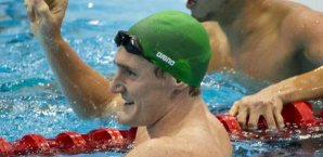 Cameron van der Burgh holt Gold Cameron van der Burgh