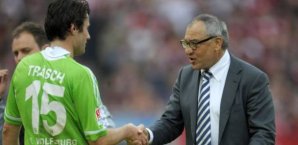 Magath war zufrieden Christian Träsch,Handshake,Felix MAgath,VfL Wolfsburg