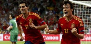 David Silva (r.) wird nicht nur in der Nationalmannschaft, sondern auch weiter für Manchester City jubeln David Silva, Spanien, Álvaro Arbeloa