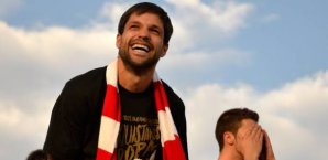 Diego gewann in der letzten Saison mit Atletico Madrid die Europa Legaue Diego,VfL Wolfsburg,Atletico Madrid,Europa LEague,Feier