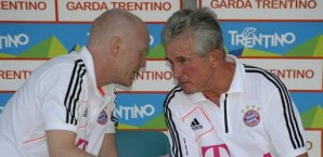 Jupp Heyckes und Matthias Sammer diskutieren Verstärkungen Fußball,Sammer,Heynckes