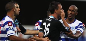 Die fragliche Szene im Oktober letzten Jahres: John Terry geht von Anton Ferdinand weg John Terry,Anton Ferdinand,FC Chelsea,Queens Park Rangers