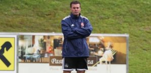 Nürnbergs Coach Dieter Hecking war zufrieden mit seinem Team Nürnbergs Coach Dieter Hecking war zufrieden mit seinem Team