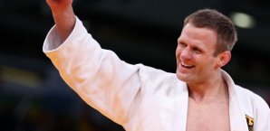 Ole Bischof freut sich über die Silbermedaille Olympia, Bischo, Judo