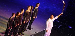 Die Übergabe des Olympischen Feuers an die sieben jungen Athleten Olympia,London 2012,Eröffnungsfeier