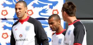 Rio Ferdinand, Ashley Cole und John Terry (v.li.) spielten 2011 noch zusammen in der Nationalelf Rio Ferdinand, Ashley Cole, John Terry,Training,England,2011