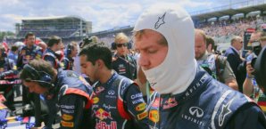 Sebastian Vettel ärgert sich über Lewis Hamilton sebastian vettel, red bull