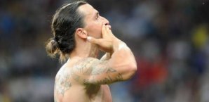 Zlatan Ibrahimovic traf doppelt beim 4:0-Sieg von Paris St. Germain Zlatan Ibrahimovic,Schweden,Luftküsse,Fans