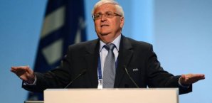 Theo Zwanziger sieht die Vergabe der WM 2022 nach Katar noch nicht als geklärt Zwanziger, FIFA, DFB, Bestechung