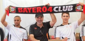 Sidney Sam, Wolfgang Holzhäuser und Philipp Wollscheid freuen sich Bayer Leverkusens Saison Fußball,Bayer Leverkusen,Wollscheid,Holzhäuser,Sam