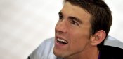 Michael Phelps richtet seinen Blick nach oben