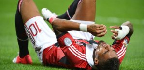 Kevin-Prince Boateng nach der erneuten Heimniederlage AC,Mailand,kevin,prince,boateng,am,boden