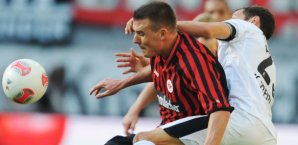Alexander Meier (li.) im Duell mit Julian Schuster Alex,meier,schuster,julia,eintracht,freiburg,sc,frankfurt