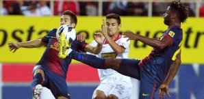 Alex Song (re.) spielt in Barcelona Innenverteididger Alex Song, FC Barcelona