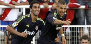 Alvaro Arbeloa feiert den Torschützen Karim Benzema Alvaro Arbeloa,real,madrid,benzema,karim,rayo,vallecano
