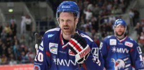 Craig MacDonald traf für die Adler Mannheim gegen die Eisbären Berlin. DEL,Eishockey,Adler Mannheim,Craig MacDonald
