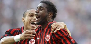 Eintracht Frankfurt jubelt, hier in Person von Anderson und Olivier Occéan Eintracht Frankfurt, Olivier Occéan, Anderson