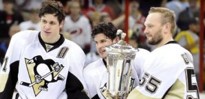Evgeni Malkin (li.) und Sergei Gonchar (re.) sind bereits in Europa - folgt Sidney Crosby ebenfalls? Evgeni,malkin,nhl,sergei,gonchar,sidney,crosby,pittsburgh,penguins