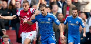 Branislav Ivanovic (re.) im Zweikampf mit Lukas Podolski FC,Arsenal,lukas,podolski,fc,chelsea,ivanovic