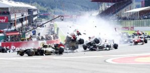 Fernando Alonso kam mit dem Schrecken davon Fernando Alonso,Ferreri,GP von Belgien,Unfall