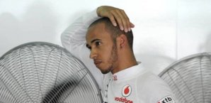 Lewis Hamilton denkt über seine Zukunft bei McLaren oder Mercedes nach. Formel 1,Hamilton