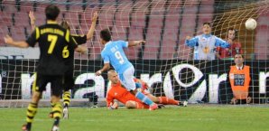 Eduardo Vargas feiert einen seiner drei Treffer für den SSC Neapel Fußball,Napoli,Vargas