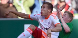 Holger Badstuber wird von Kevin de Bruyne bedrängt holger badstuber, fc bayern münchen, kevin de bruyne, werder bremen