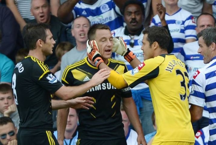 Julio Cesar beschwichtigt Chelseas Kapitän John Terry