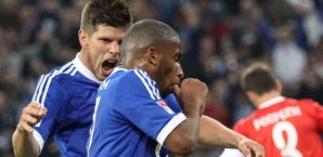 Klaas-Jan Huntelaar gratuliert Jefferson Farfan lautstark klaas,jan,huntelaar,jefferson,farfan,fc,schalke,04,fsv,mainz,05,tor