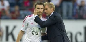 Milan Badelj wird von HSV-Trainer Thorsten Fink eingeschworen Milan Badelj, Hamburger SV, Thorsten Fink