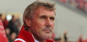 Rudi Bommer erhält einen neuen Spieler für seinen Kader Rudi Bommer, Energie Cottbus