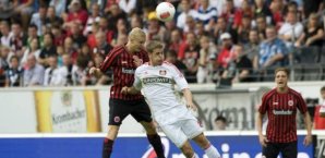 Sebastian Rode gewinnt ein Kopfballduell gegen Leverkusens Lars Bender Sebastian Rode, Eintracht Frankfurt, Bayer Leverkusen, Lars Bender