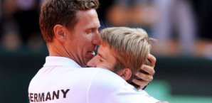 Teamchef Patrik Kühnen herzt Cedrik-Marcel Stebe Tennis, Patrik Kühnen
